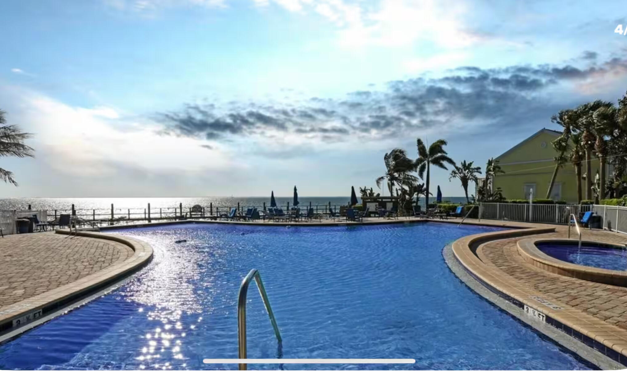 Yacht Club Pool &amp; Hot Tub